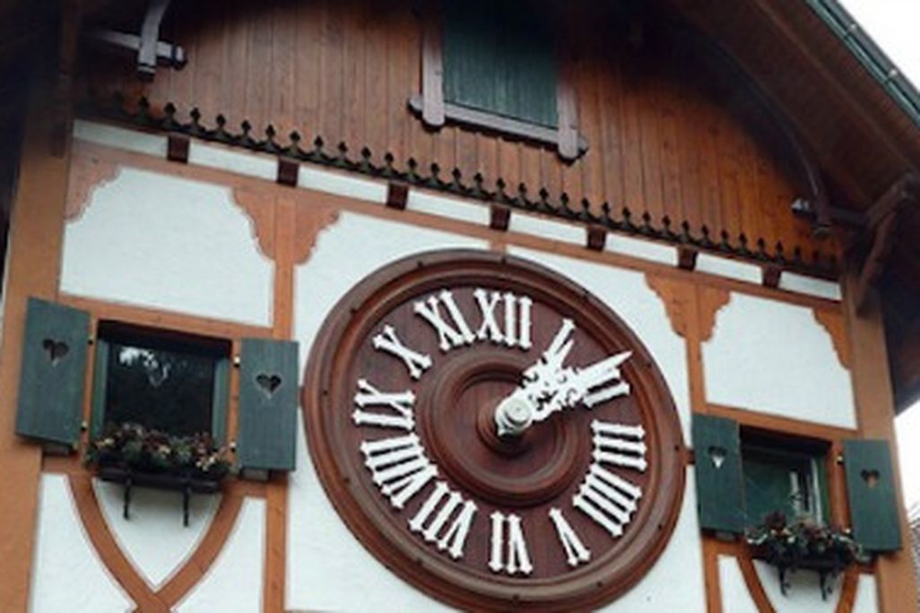 Worlds-largest-cuckoo-clock-470.jpg