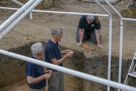 Archaeologists Wade Catts and Dana Linck with historian Jennifer Janofsky at the excavation site