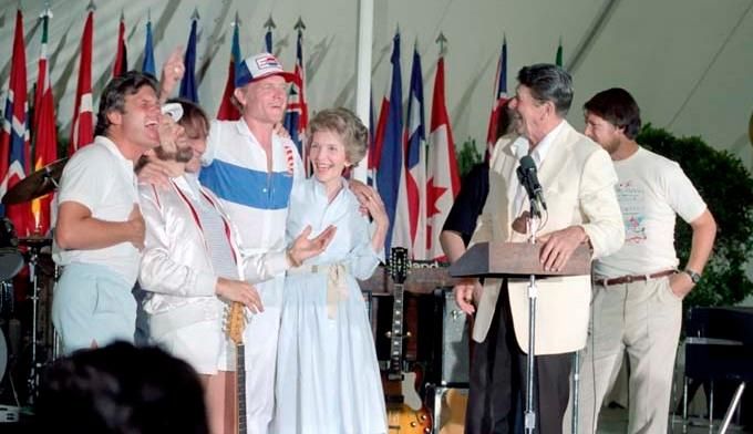 Reagans_with_the_Beach_Boys.jpg