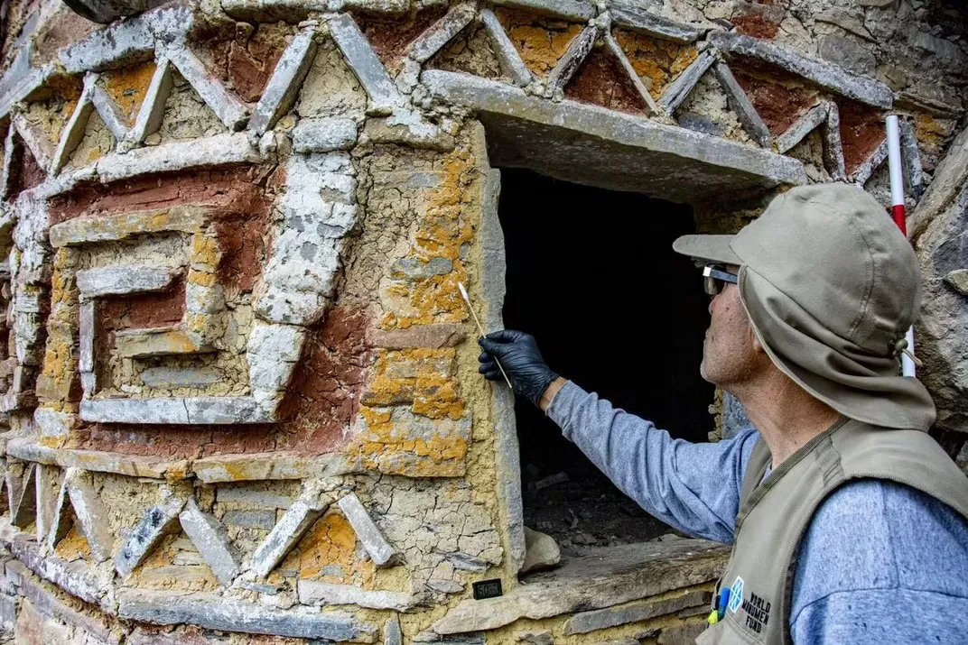 Researchers work to conserve a building at Gran Pajatén in 2023.