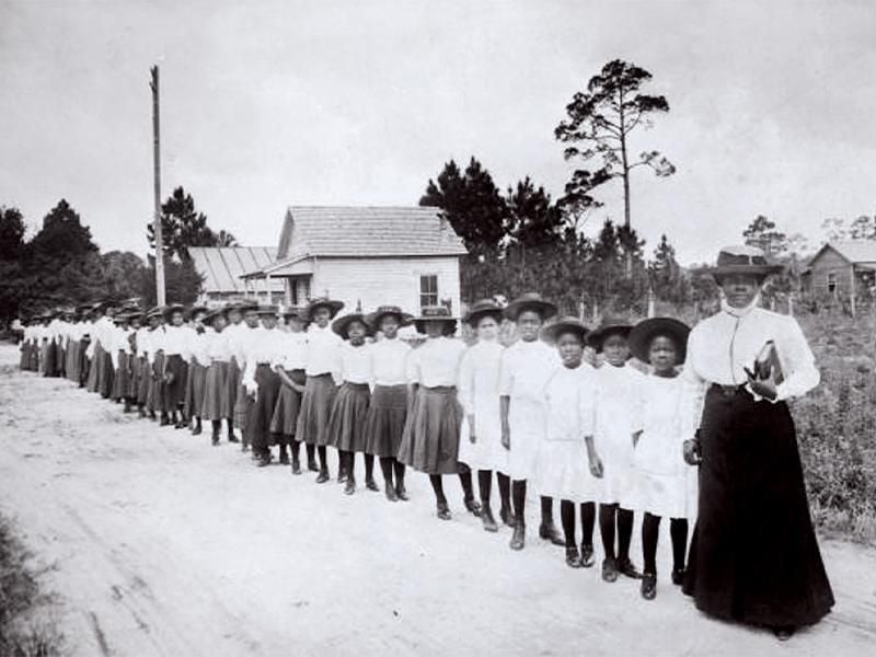 Mary McLeod Bethune with her pupils in Daytona, Florida, around 1905. 