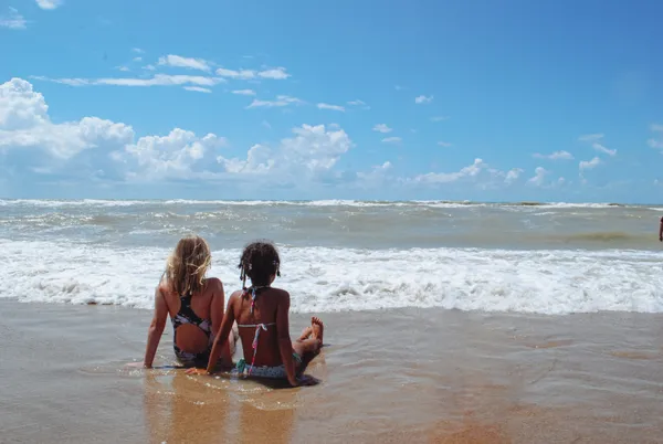 Sisters at the seaside thumbnail