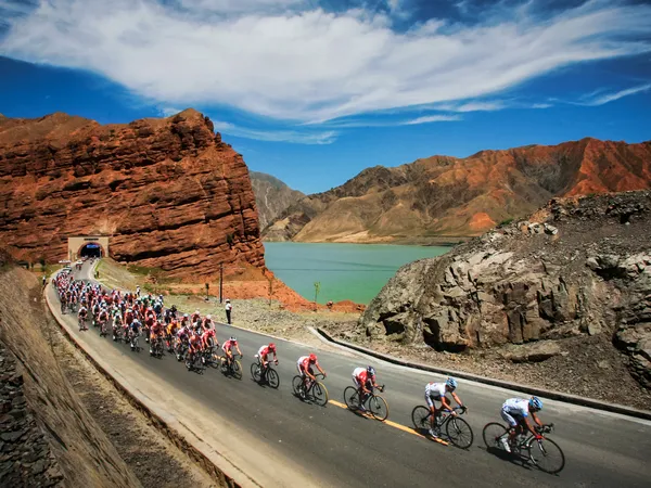 Race through the canyon thumbnail