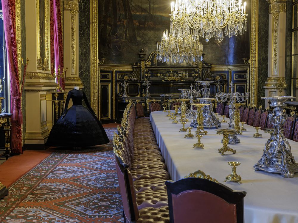 Elaborately decorated long table in the Loure