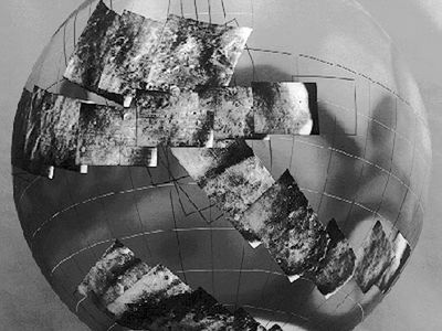 A mosaic of Mars from Mariner 6 and Mariner 7 