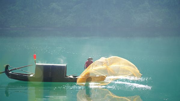 东江钓鱼影 thumbnail