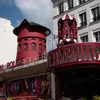 Moulin Rouge Windmill Blades Fall Off in the Middle of the Night icon