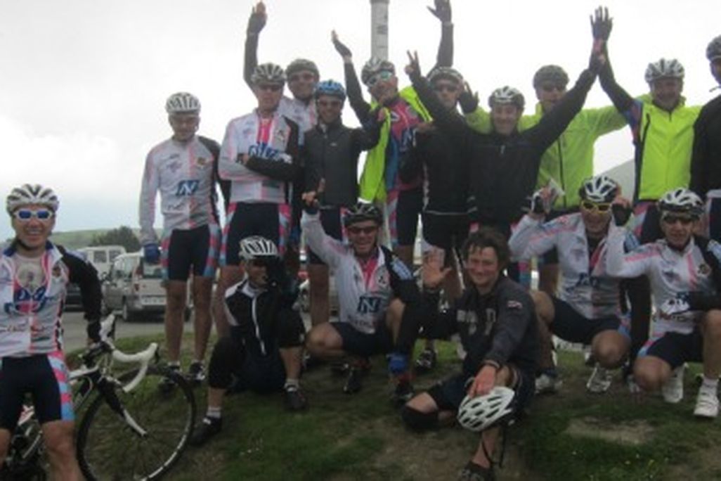 traveling team of cyclists