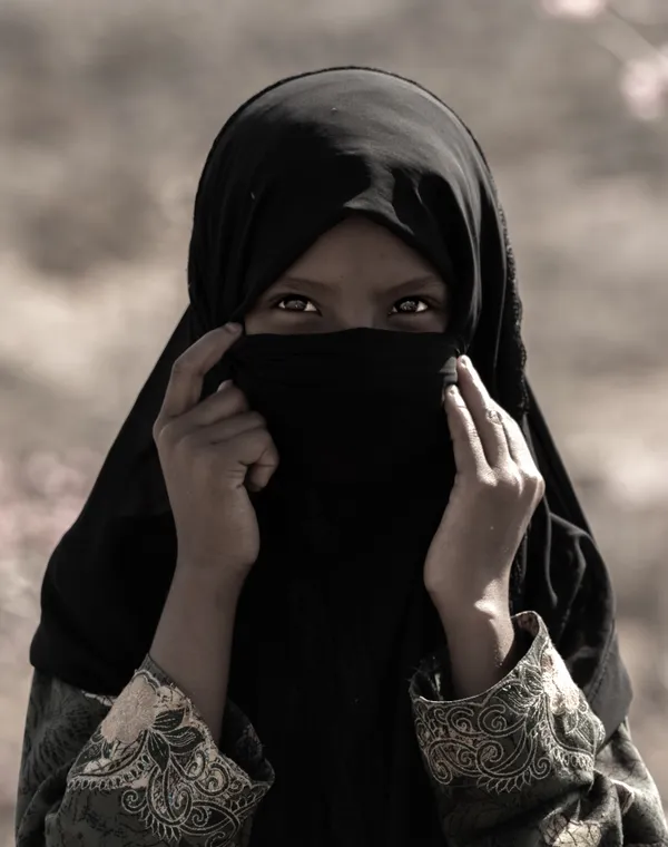 Shy Muslim girl in Yemen thumbnail