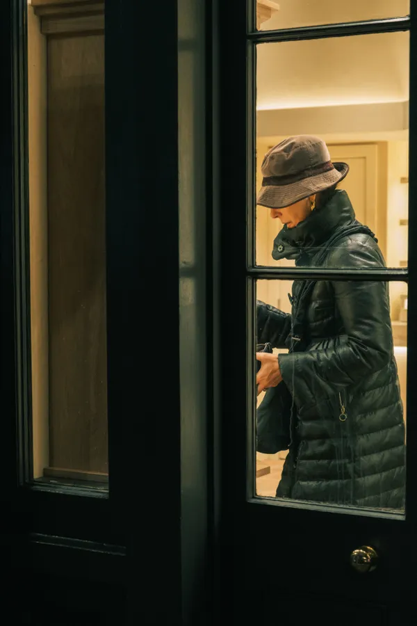 The lady in the hat thumbnail