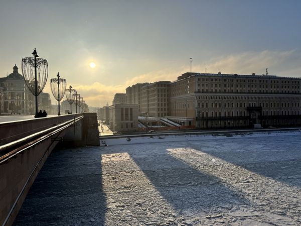 Frozen Moskva river thumbnail