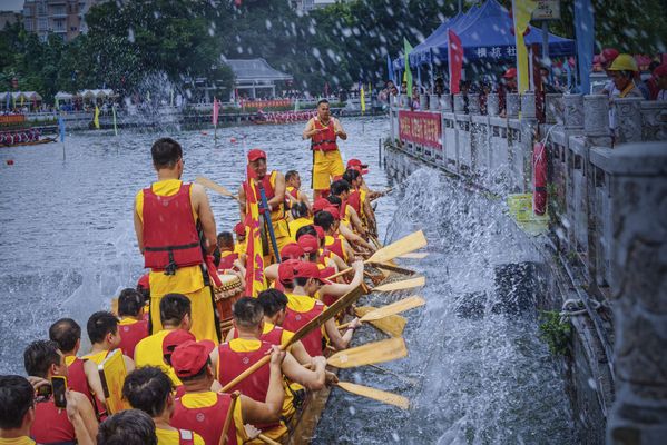 Passionate Dragon Boat Race thumbnail