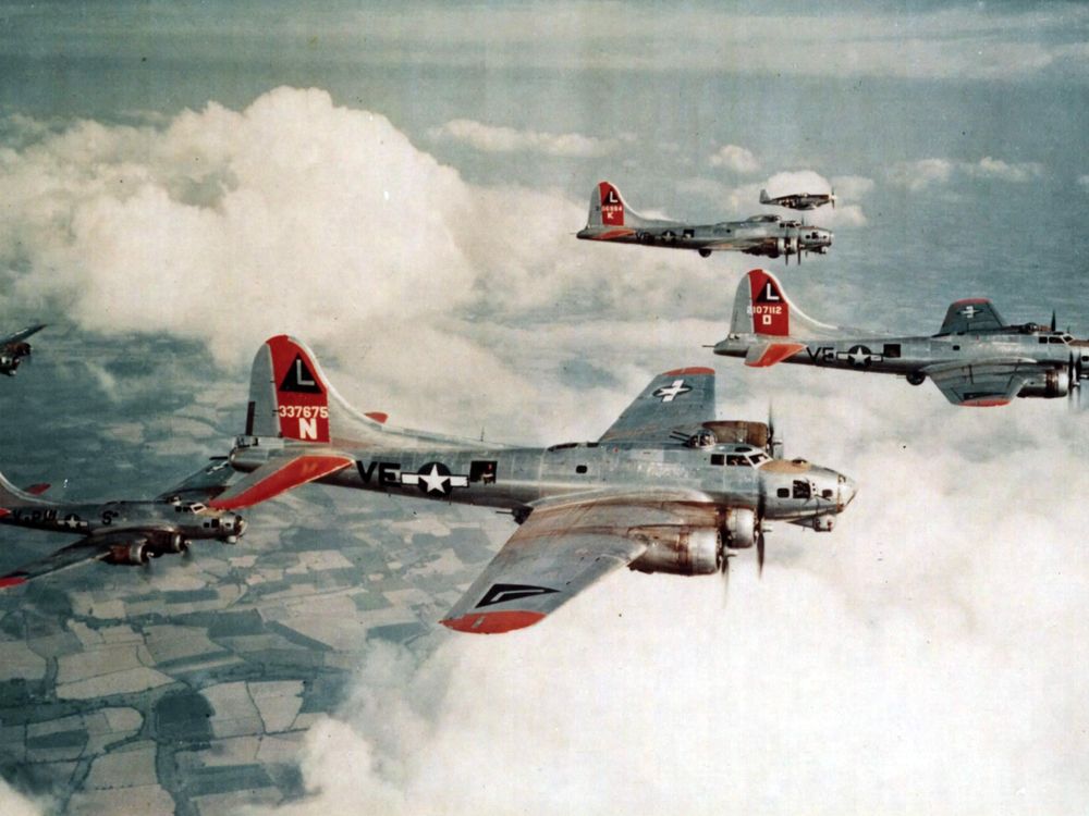 Boeing B-17 Formation.jpg