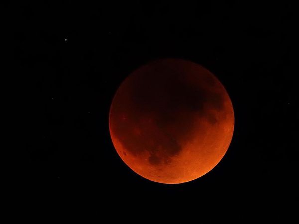 Blood Moon Lunar Eclipse thumbnail