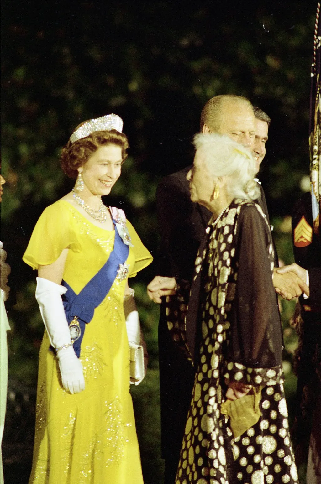 Alice Roosevelt Longworth (right) greets Elizabeth II in 1976.