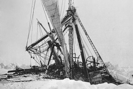 The Endurance sinking in 1915