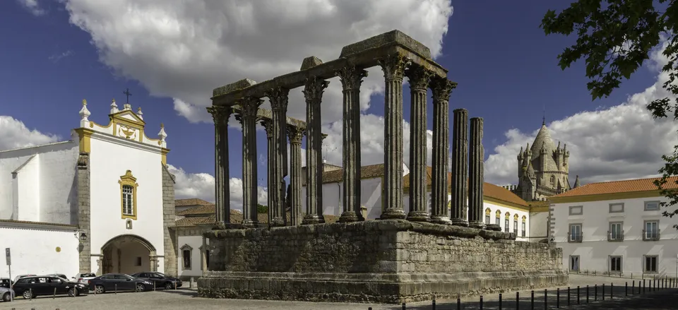  The Roman temple in Évora 
