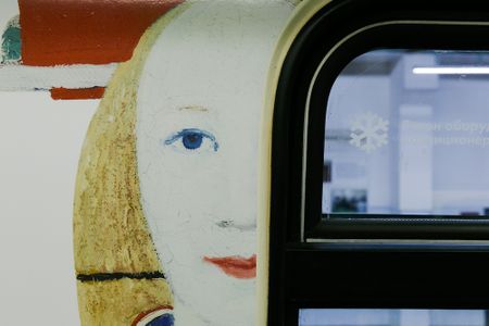 "Intensive XX" contains 78 reproductions of paintings by notable Russian artists. Their display space: the Moscow Metro. 