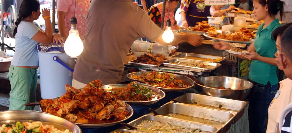  Freshly cooked food at a street stall in Bangkok 