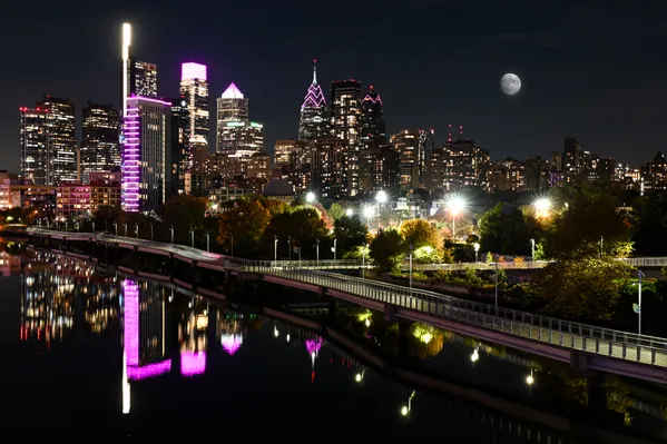 Philadelphia night skyline thumbnail