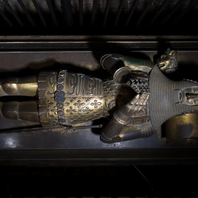 Thanks to Medical Technology, the Black Prince's Tomb Reveals Its
