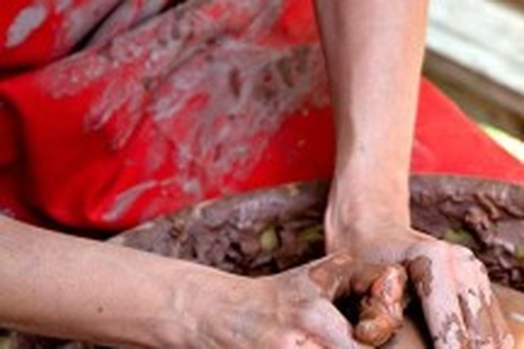 2009-folklife-festival-pottery-216x300.jpg