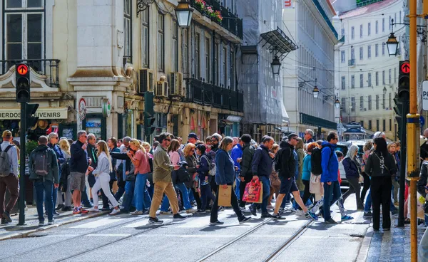 Lisbon street walkers thumbnail