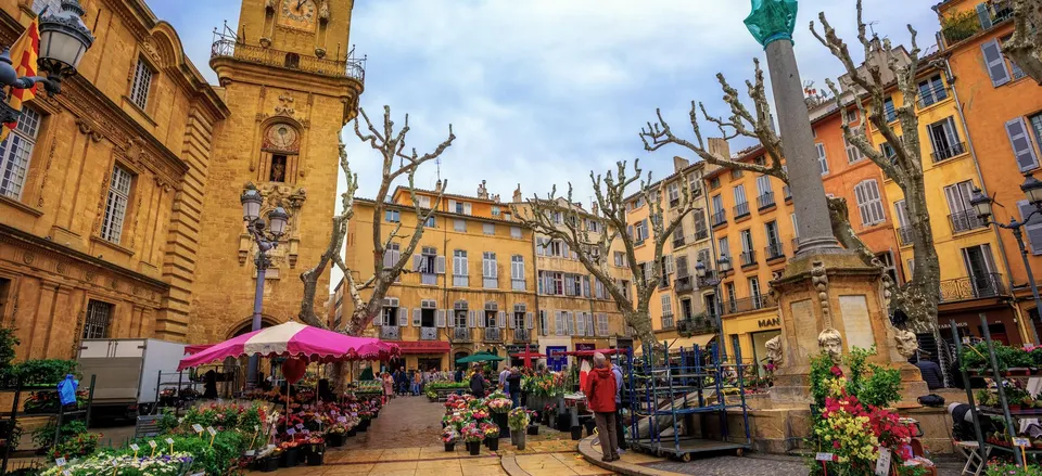  Market square in Old Town, Aix-en-Provence 