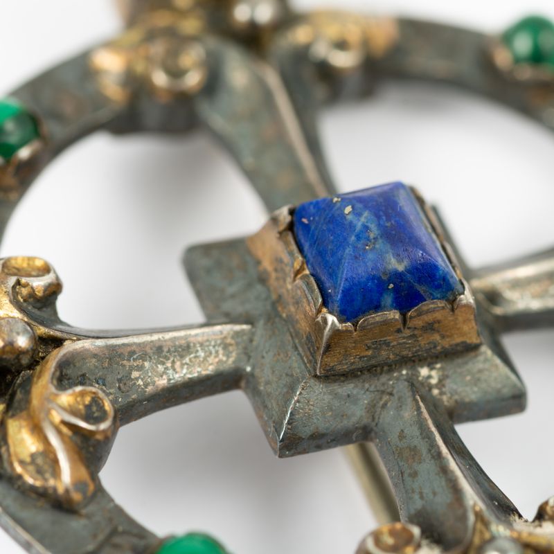 Purchased for 25 This Bargain Brooch Could Sell for 19 000