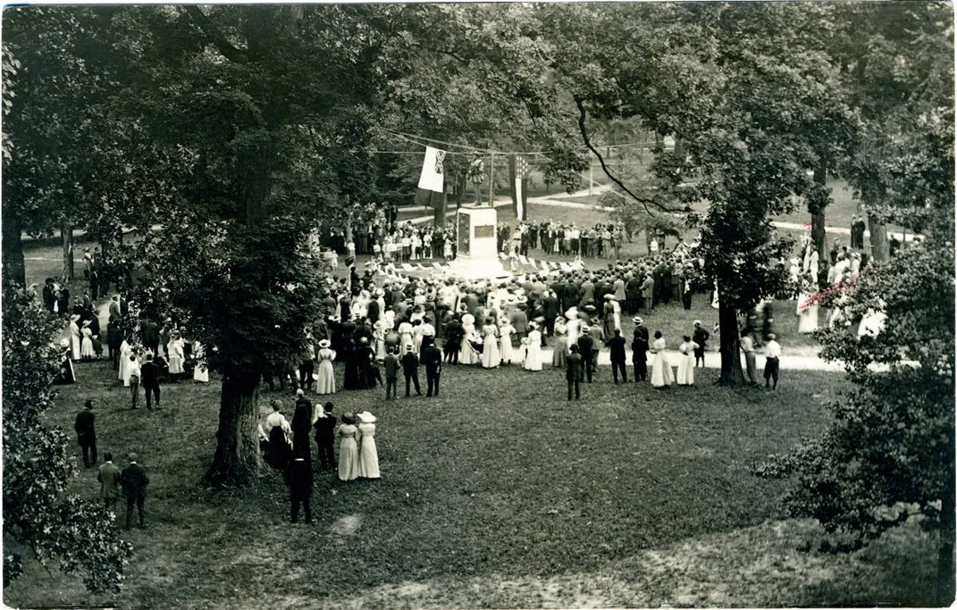 Photograph of the 1913 unveiling of UNC Chapel Hill's Silent Sam monument