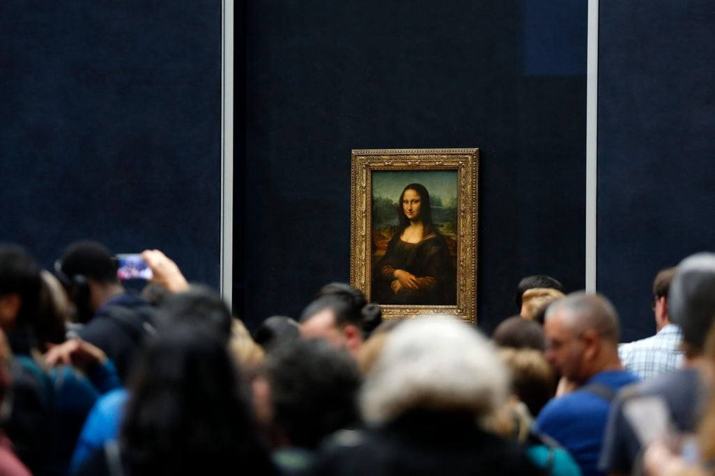 Tourists waiting to see Mona Lisa
