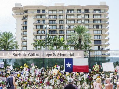 Wall of Hope Memorial, Surfside Building Collapse, Miami, Florida