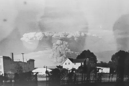 Image of Mount St. Helens plume found in a thrift store camera