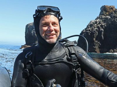 Kevin Lafferty emerges from the waters off Anacapa Island near Ventura, California, after spearing fish in March 2018. He’s advising a UCSB PhD student on research to determine if reef fish inside protected marine reserves have more or fewer parasites than depleted fish populations outside the reserve. It’s to test a pattern that has emerged in other studies: that parasites thrive with richness and abundance of marine life. 