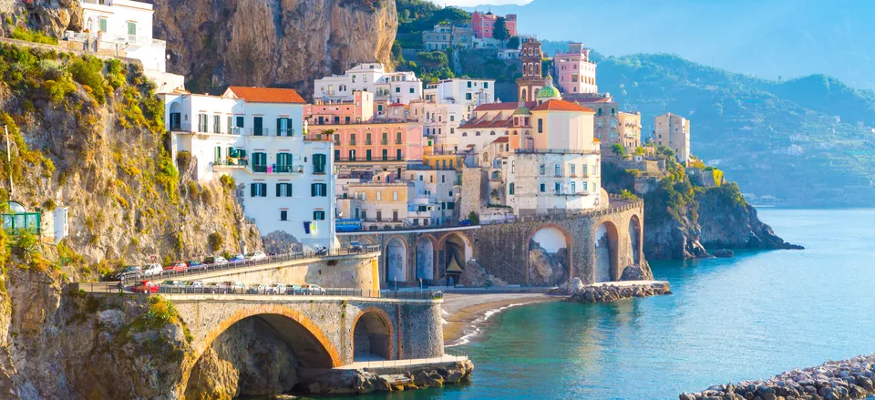  The town of Amalfi 