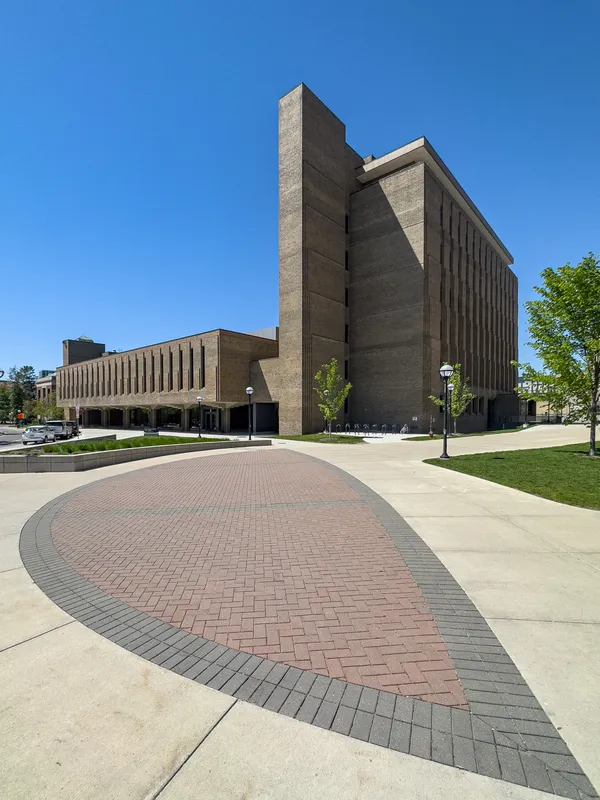 Curves and straight lines thumbnail