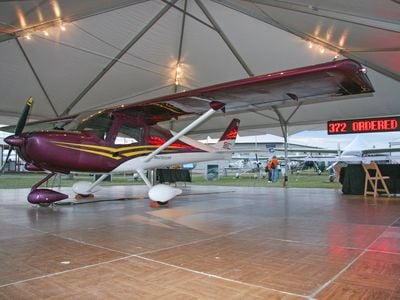 An heir to the 152, the Cessna 162 was unveiled (as a mockup) at the 2007 Oshkosh, Wisconsin fly-in.