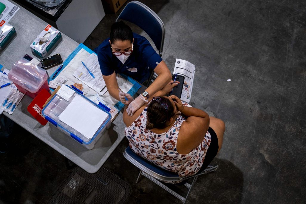 An image of a healthcare worker administering a shot at the Puerto Rico connvenction center during a vaccination event.