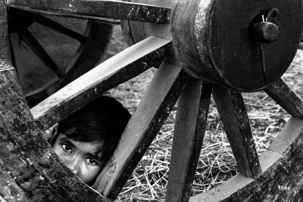 Through the spokes thumbnail