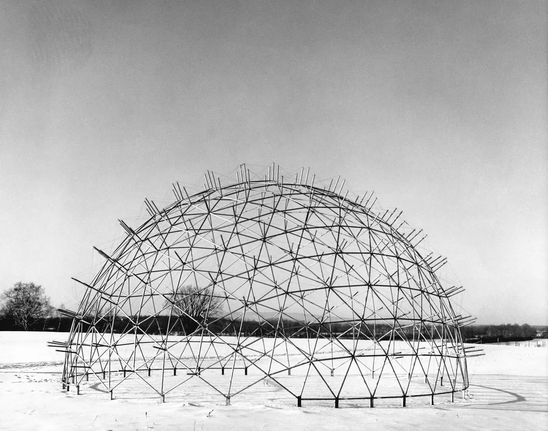 The first construction of Weatherbreak in Montreal in 1950