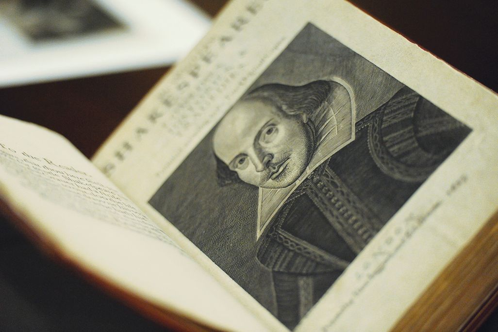 William Shakespeare portrait on the title page