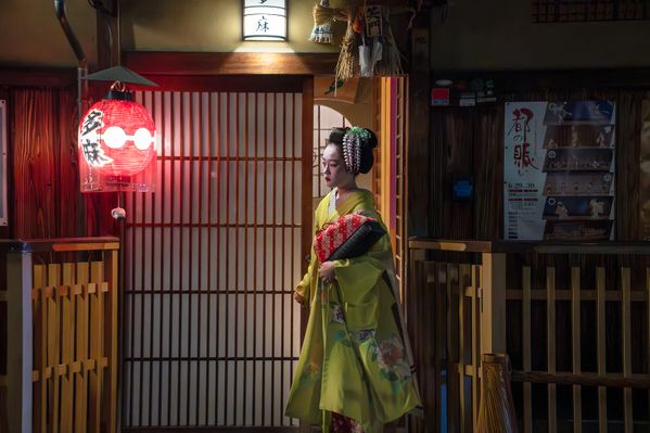 A real Geisha in Gion thumbnail