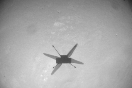 Ingenuity releases its first aerial photos of its shadow cast across the Séítah terrain during its ninth flight. 