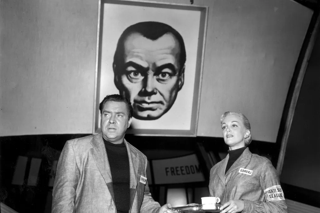Edmond O'Brien and Jan Sterling during the filming of a 1956 adaptation of George Orwell's 1984