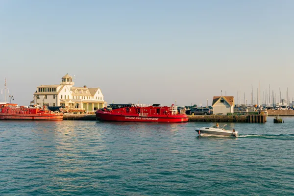 Boats on the Chicago River thumbnail