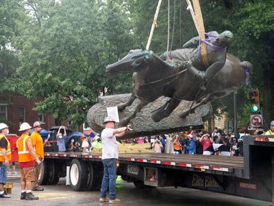 A Stonewall Jackson statue is loaded on a truck after being removed from Monument Avenue in Richmond, Virginia, on July 1.