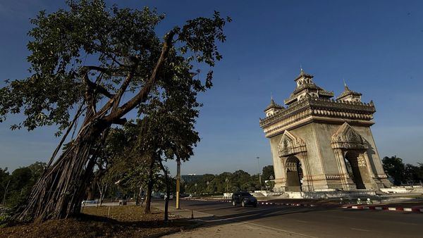 Triumphal arch thumbnail