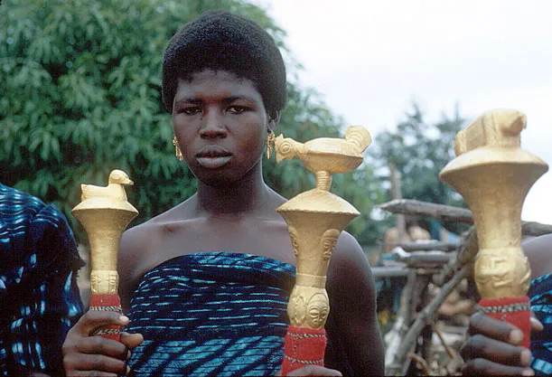 This image of a Baule woman