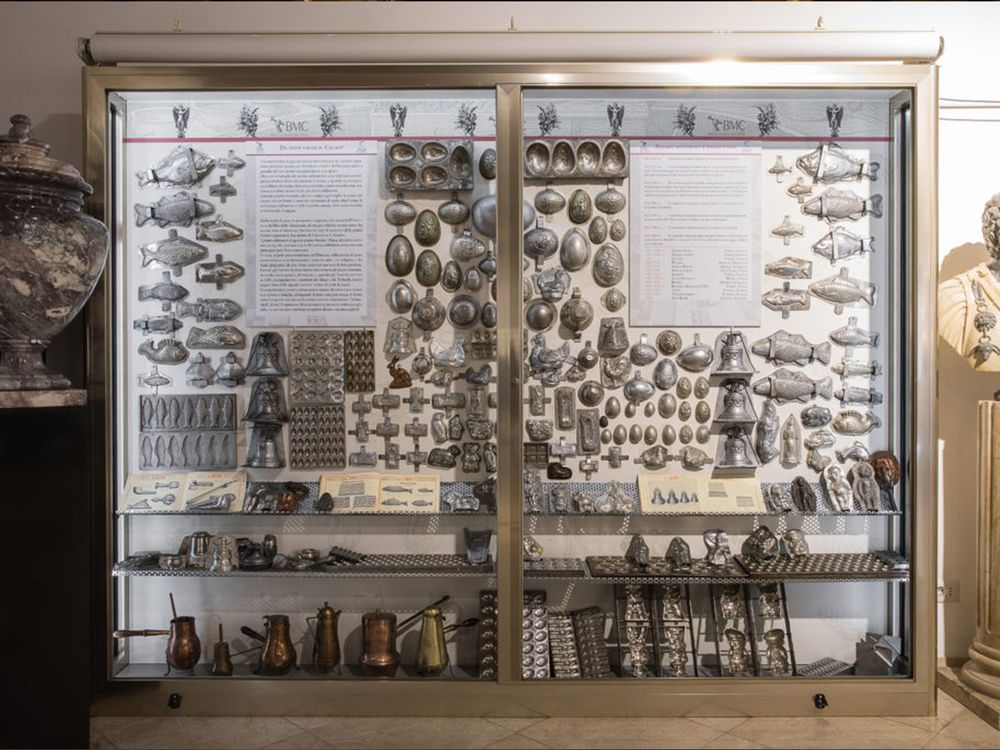 View of display case at Garum, Biblioteca e Museo della Cucina