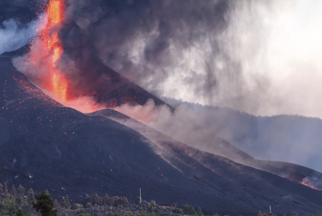 Spain S La Palma Volcano Continues To Erupt And Spew Ash Smart News Smithsonian Magazine